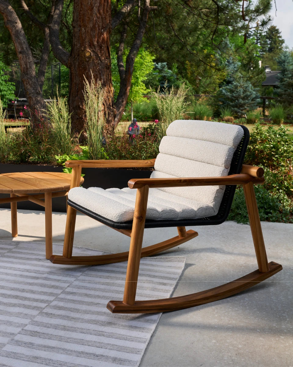 Dove FIQA Boucle / Black Rattan Seat
