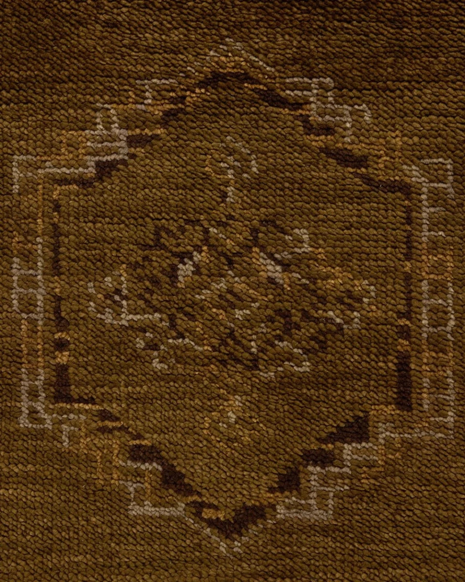 Astana Olive / 2.5' x 9'