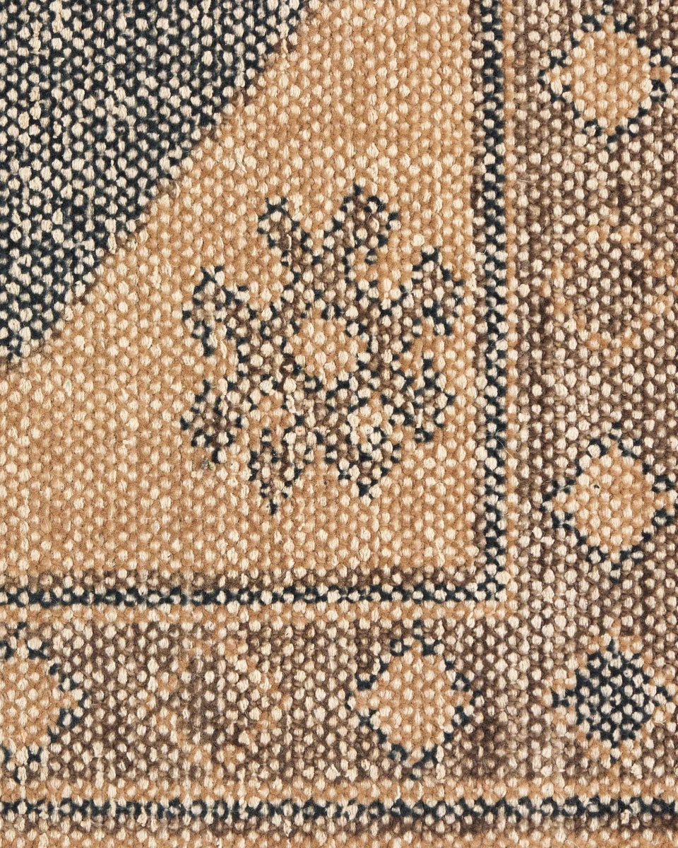Samsa / 3' x 9'