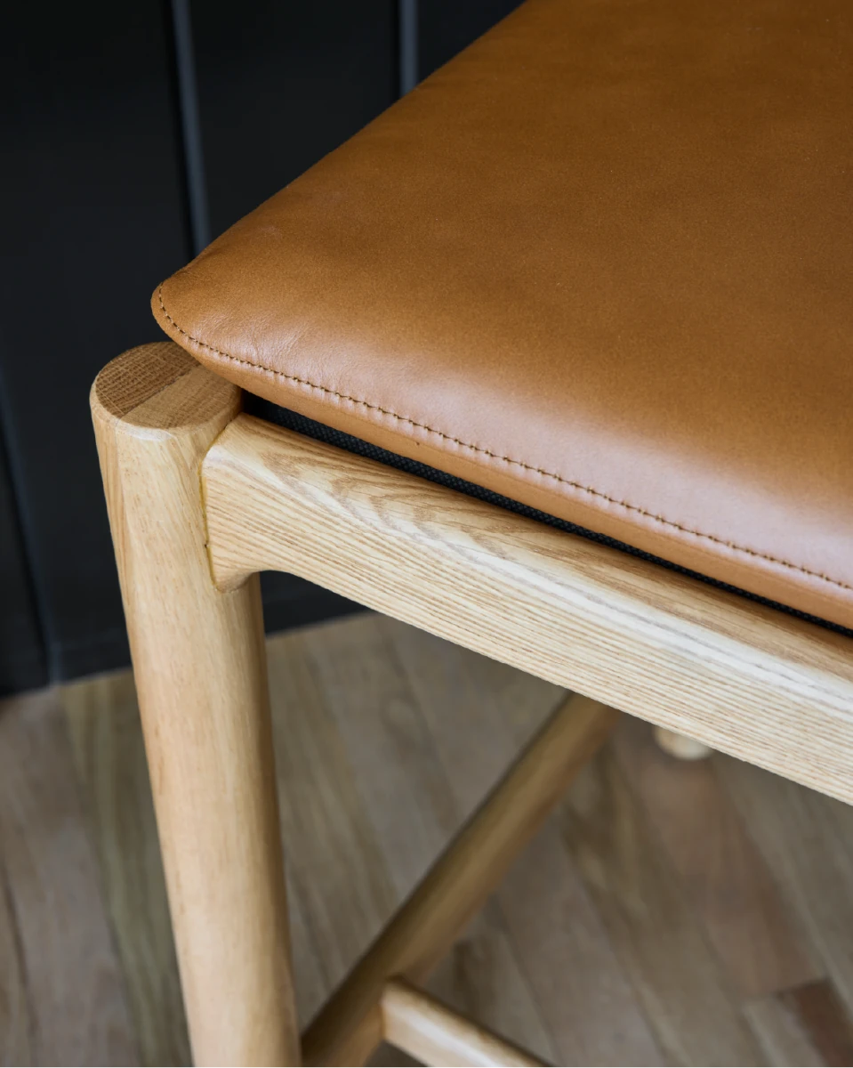 Saddle Leather Seat / Saddle Leather Back / White Oak Frame / Counter (26" Height)