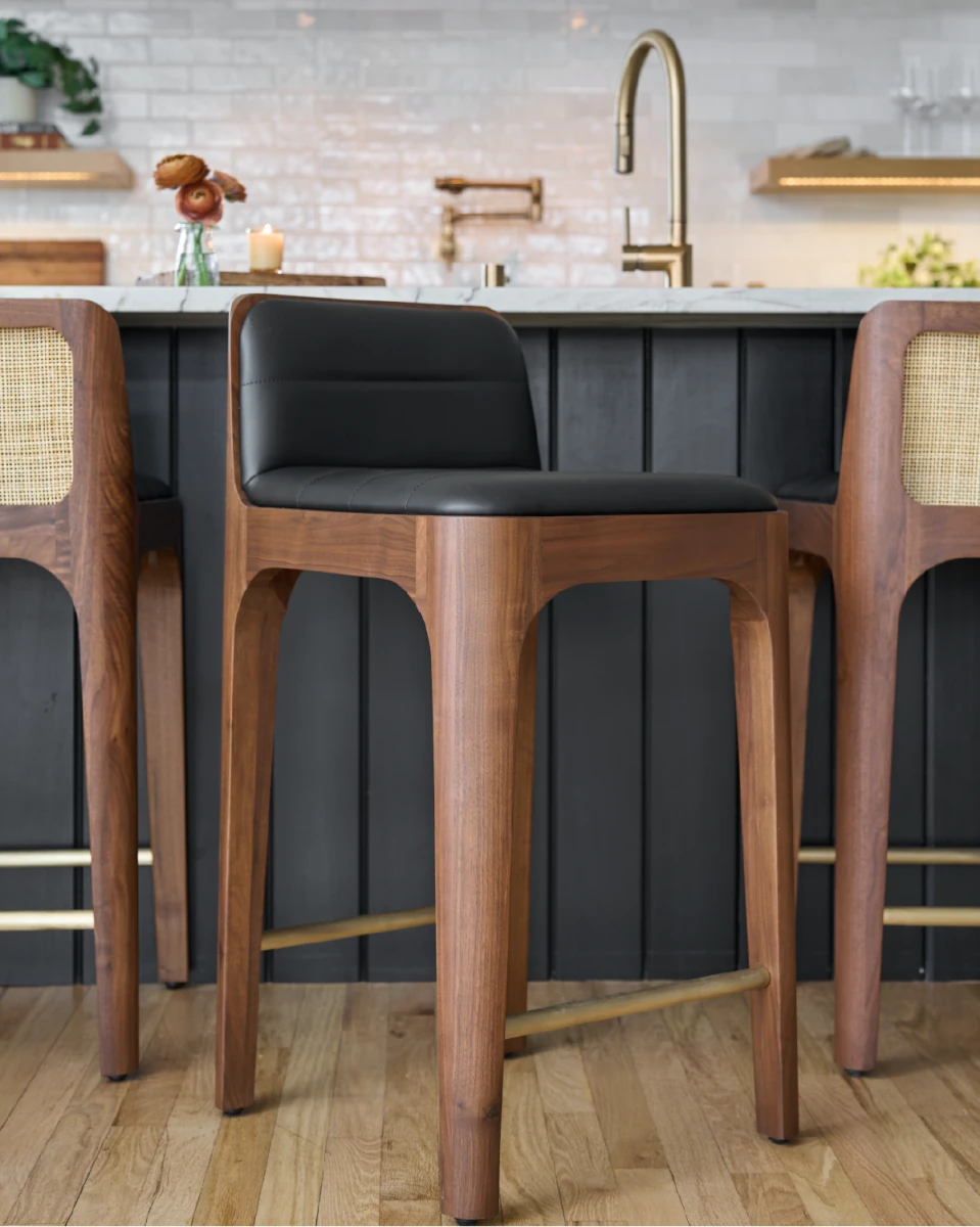 Black Leather Seat / Walnut Frame / Counter (27" Height)