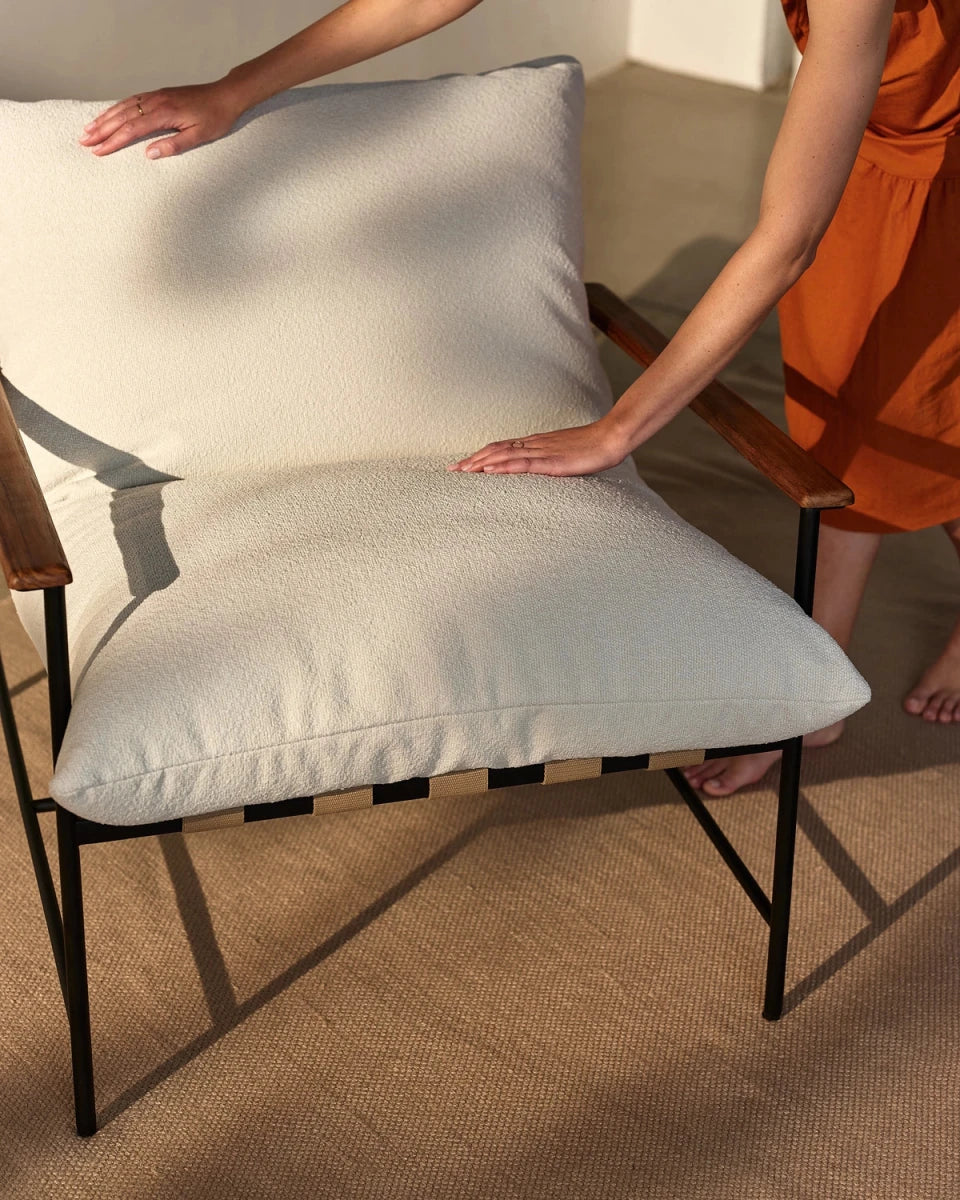 Dove FIQA Boucle with All-Weather Cover
