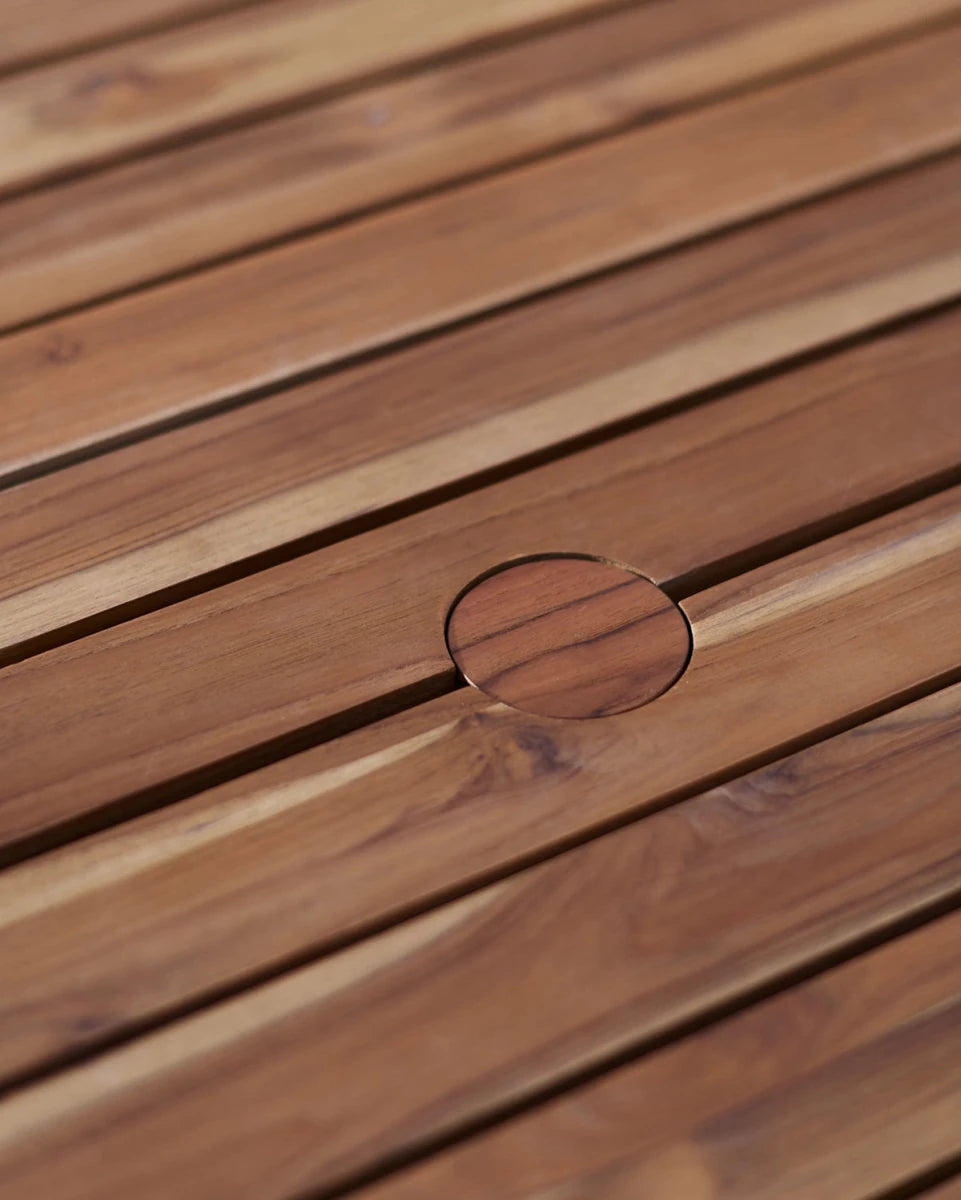 Teak / 48" round | Seats 4