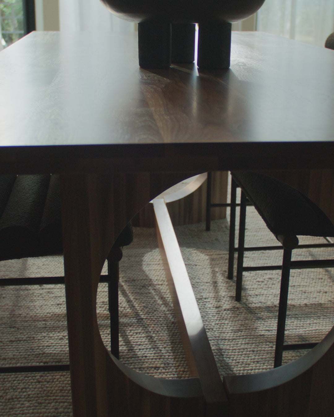 Walnut / 84" length | Seats 6